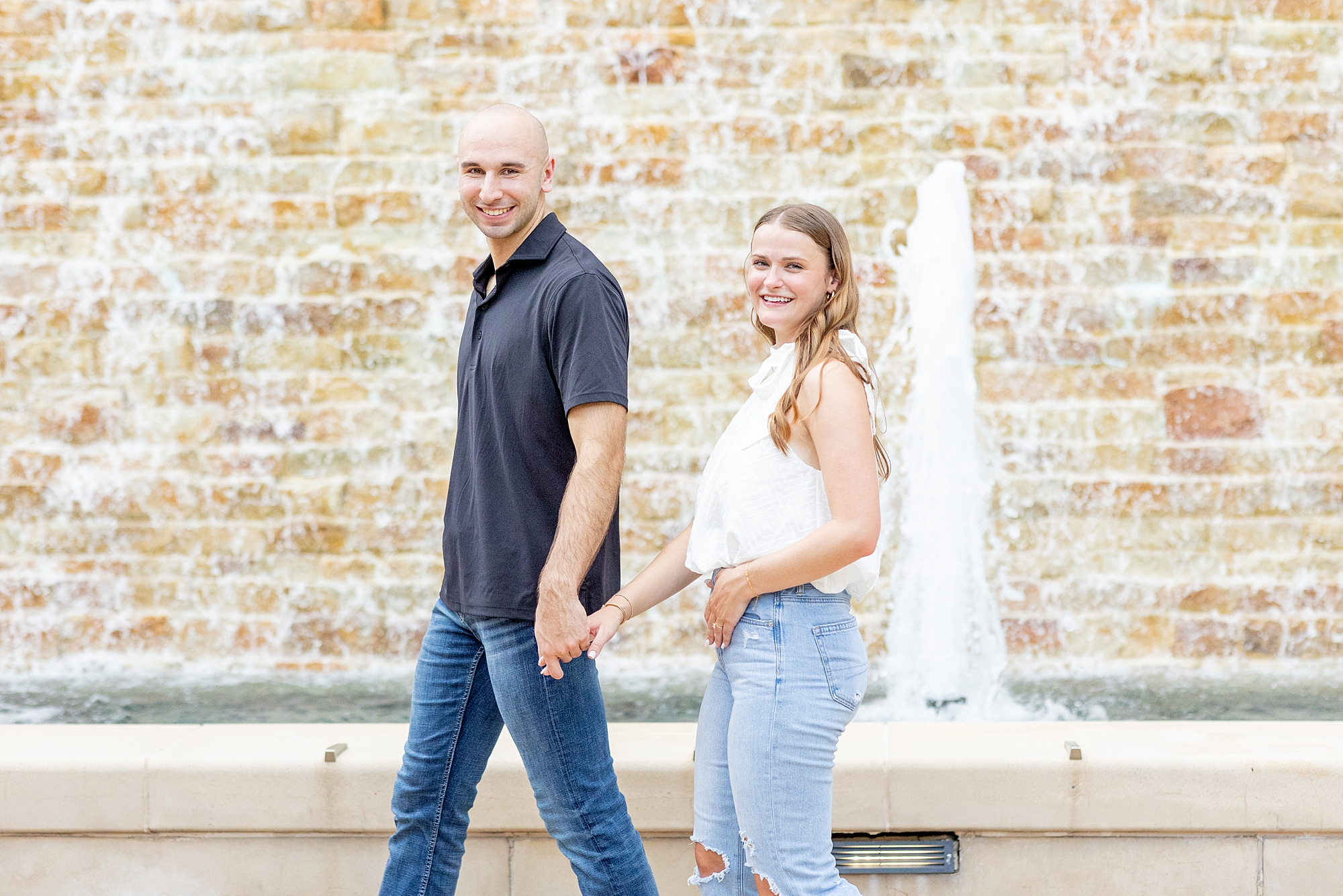 couple portraits by the water fountain 
