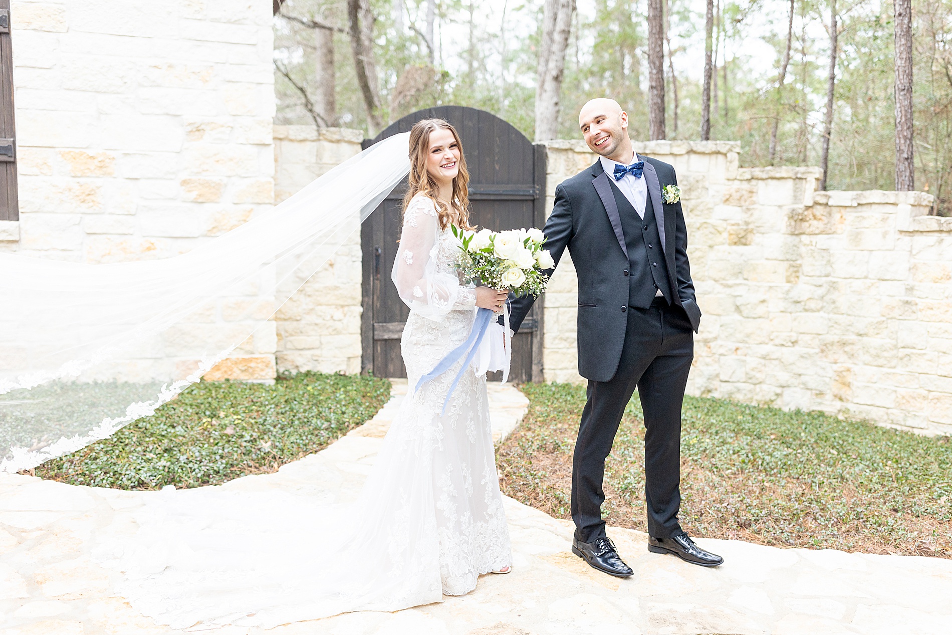 Winter Texas Wedding photos at Magnolia Bells