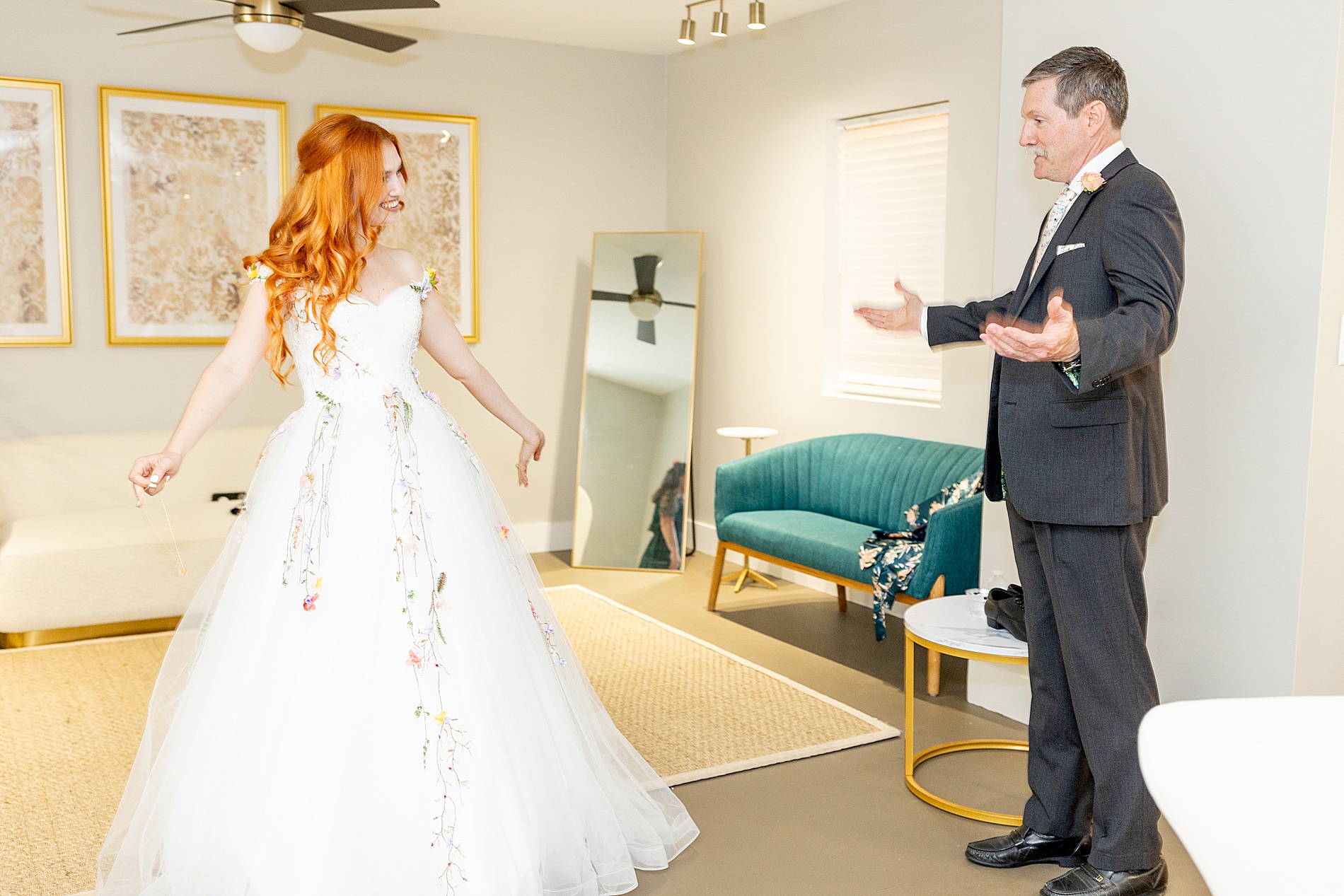 bride's first look with father