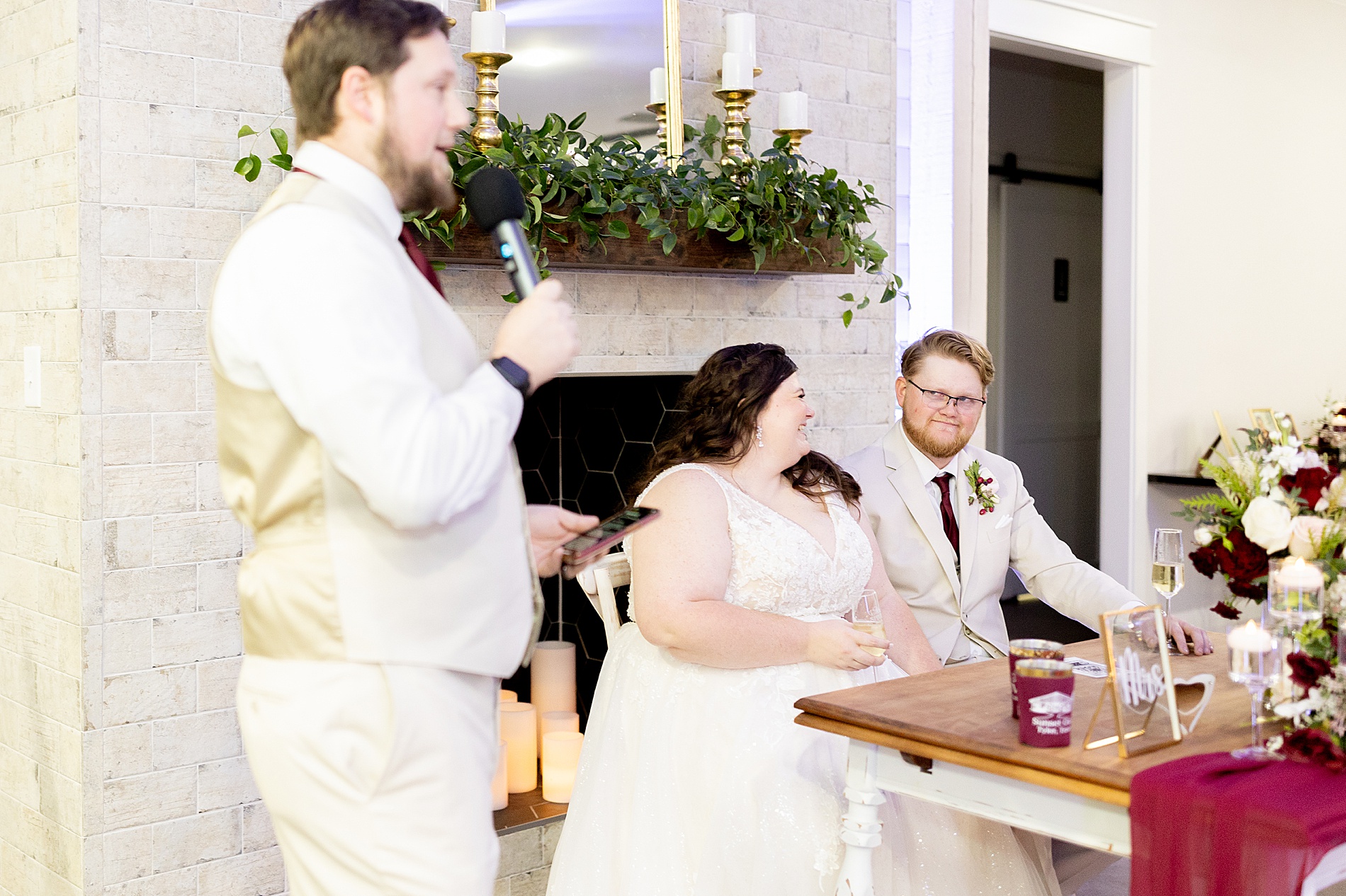 groomsmen gives wedding speech 