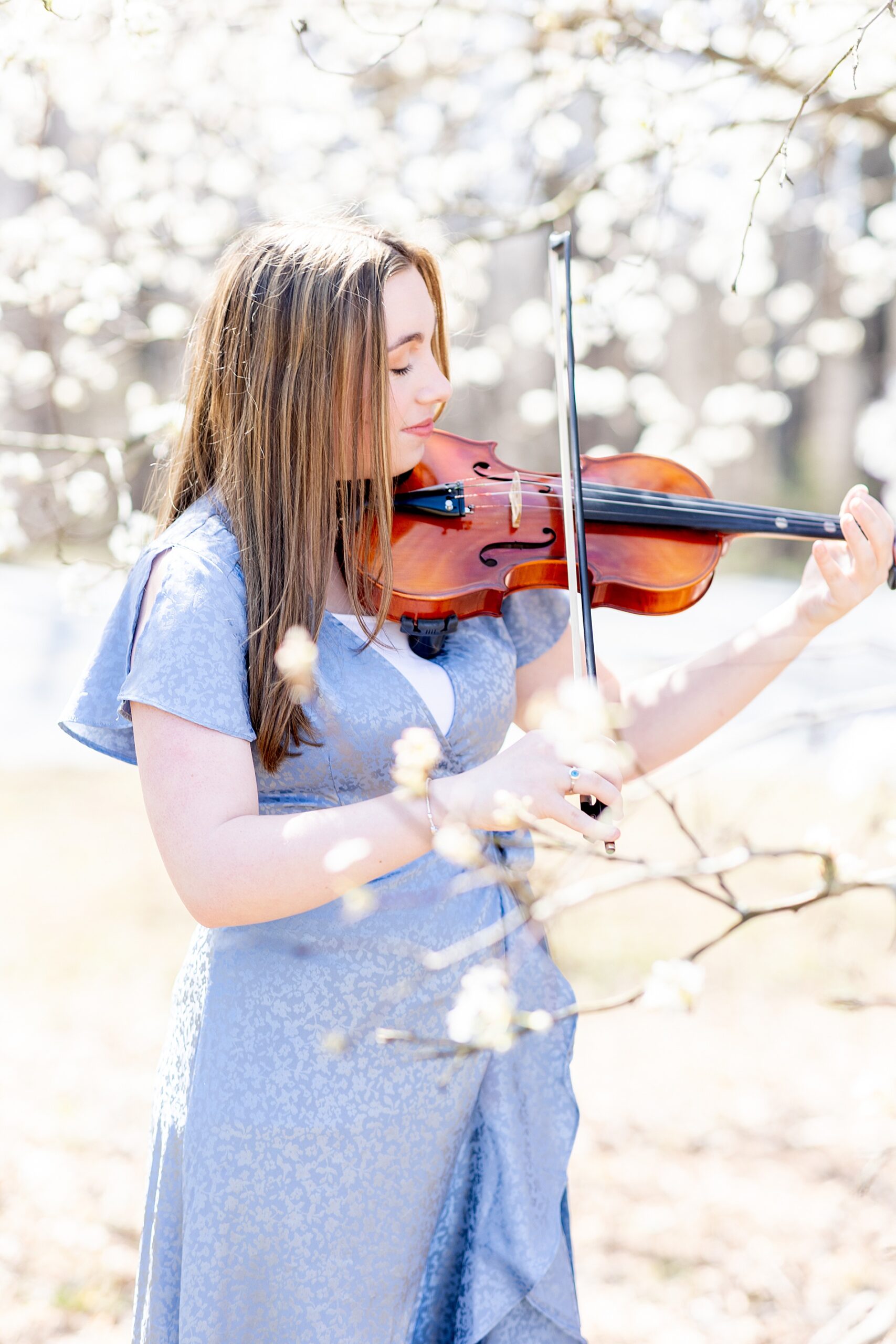 senior girl plays the violin