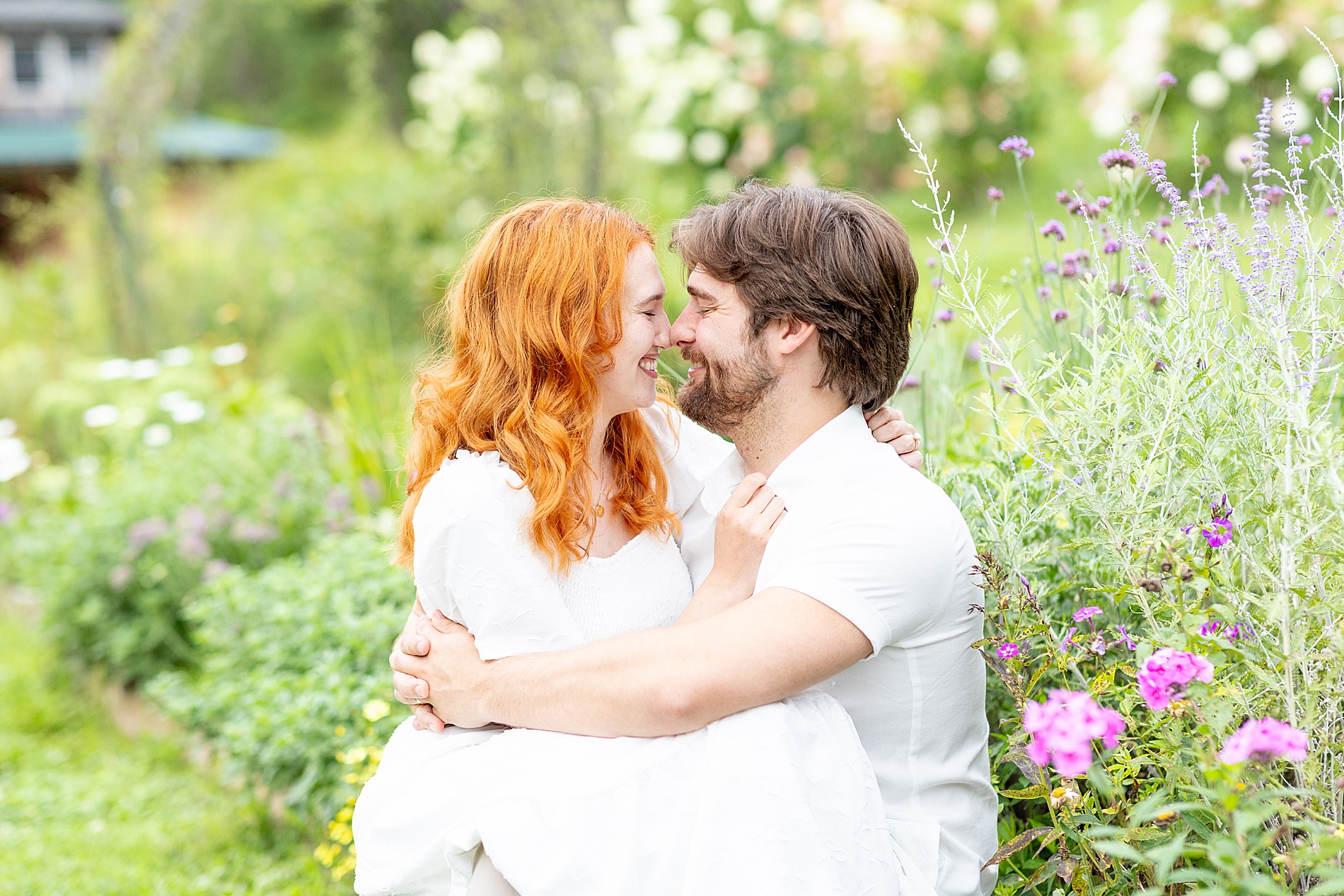 couple lean in close togehter