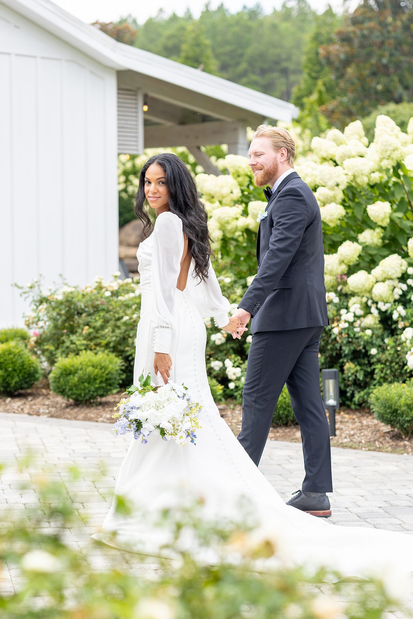 Romantic summer wedding portraits 