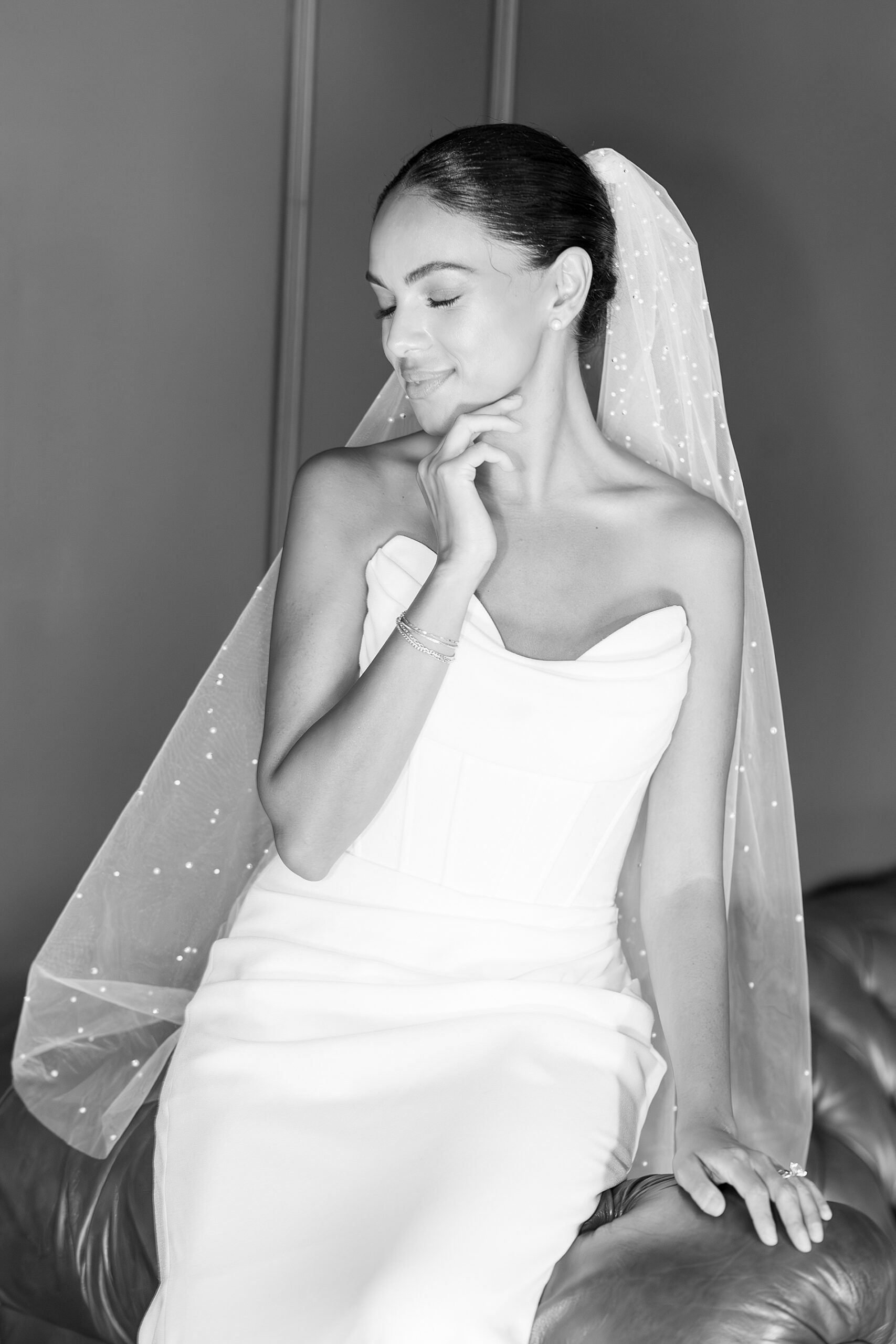 Elegant bride portraits 