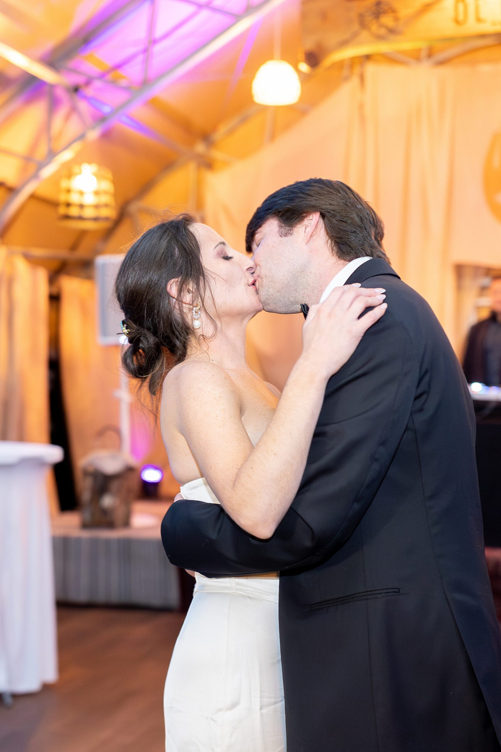 newlyweds kiss on dance floor