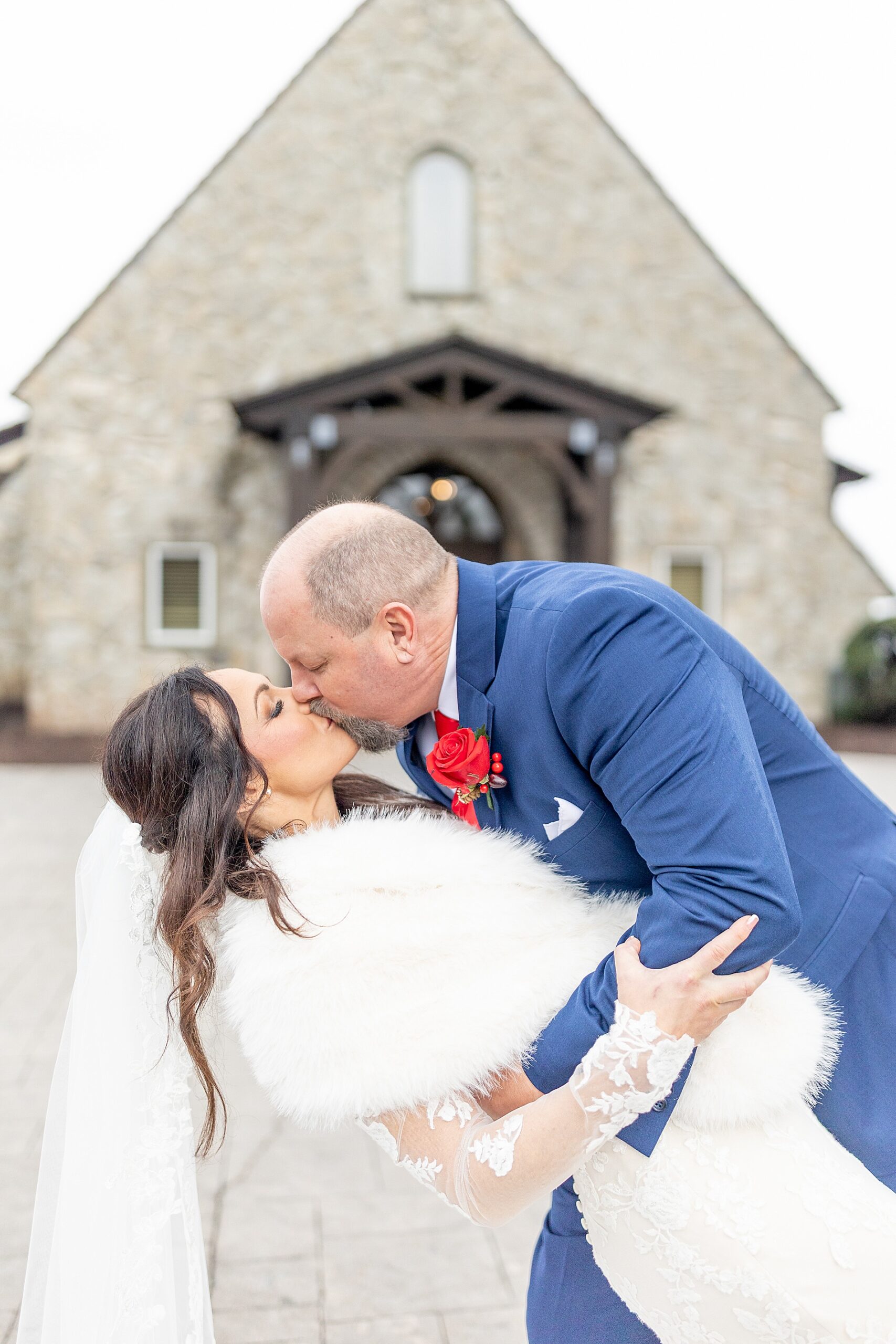 newlyweds kiss 